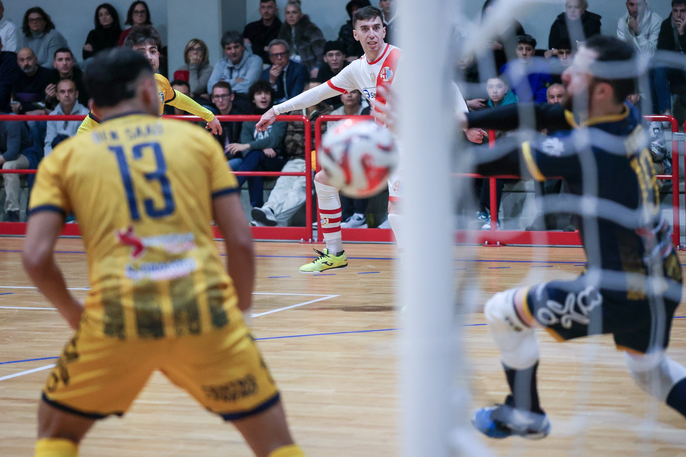 SPORT CALCIO 5 Saviatesta Mantova - Modena Cavezzo CAMPIONATO 2024/25, SERIE A2 ELITE GIR. A , 9a GIORNATA. NELLA FOTO: GONCALVES MISAEL (Saviatesta Mantova) conclusione che sfiora il palo
